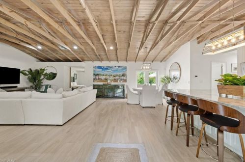 1282 11th Ct, Naples, FL 34102-5224