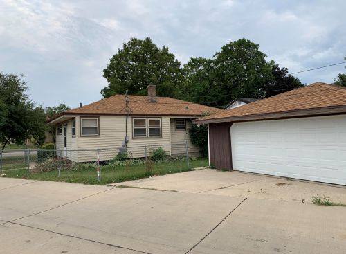 7906 Congress St, Milwaukee, WI 53218-4524