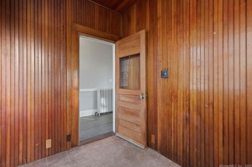 458 Main St, Meriden CT 06451-5090 exterior