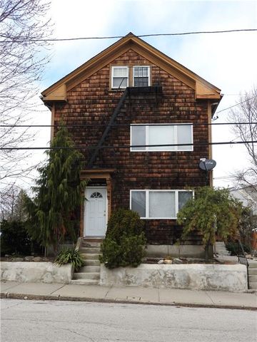 211 Magnolia St, Providence RI  02909-2940 exterior