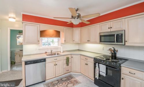 12 Crst Park Ct, Silver Spring MD 20903-1305 exterior