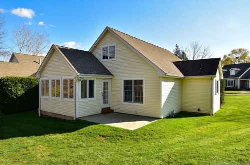 4 Hudson Ln, Windsor CT 06095-1845 exterior