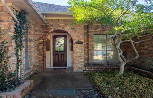 9009 Clayco Dr, Dallas TX  75243-6318 exterior