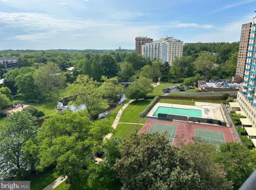 10401 Grosvenor Pl, Rockville MD  20852-4646 exterior