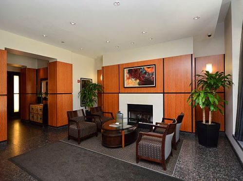 160 Illinois St, Chicago IL  60654-2706 exterior