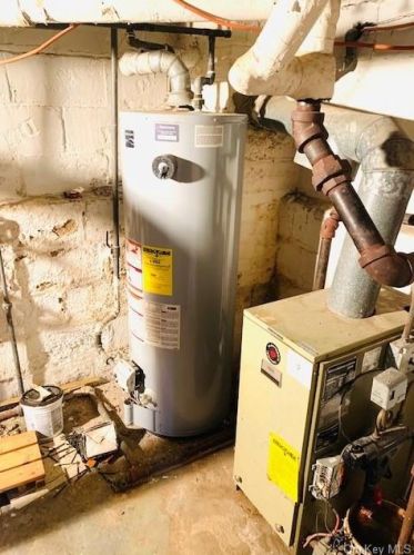 2842 Sampson Ave, Bronx NY 10465-2917 exterior