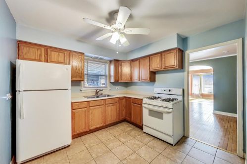 8908 Dorchester Ave, Chicago IL 60619-7005 exterior