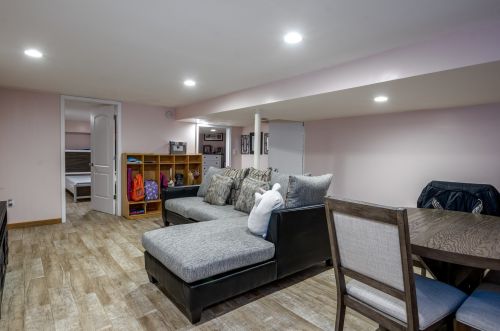 8322 Tripp Ave, Chicago IL 60652-3134 exterior