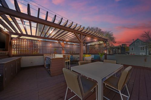 2852 Racine Ave, Chicago, IL 60657-4204