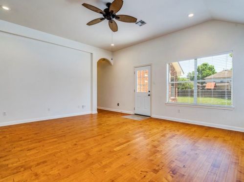 10137 Anahuac Trl, Austin TX 78747-2703 exterior