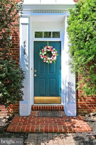 4999 Murtha St, Alexandria VA 22304-8612 exterior