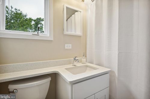 2001 Dundee Rd, Rockville MD 20850-3046 exterior