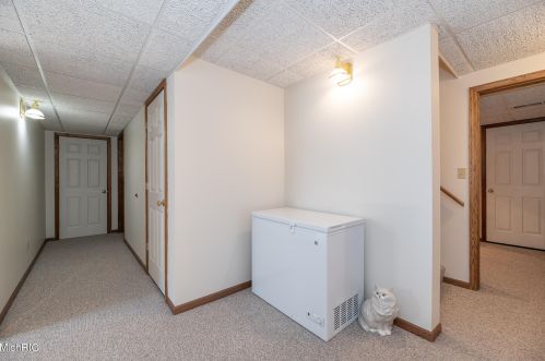 10400 Roger St, Kalamazoo MI 49002-7185 exterior