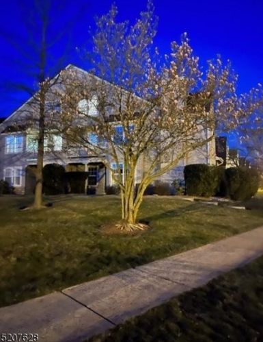 3201 Vroom Dr, Bridgewater NJ  08807-7015 exterior