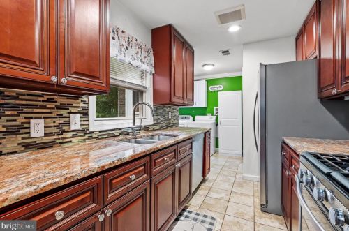 45 Robinson Dr, New Castle DE 19720-1915 exterior