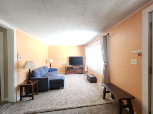 32 Canterbury Rd, Concord, NH 03301-5622