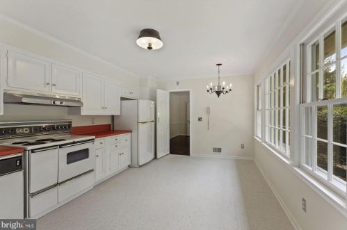 11013 Cripplegate Rd, Rockville MD 20854-1630 exterior