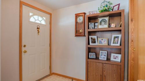 178 Alta Vw Way, Sandy UT 84070-3258 exterior