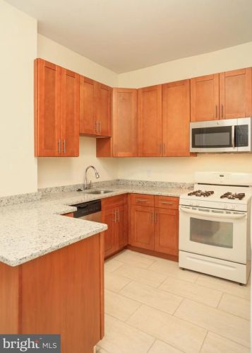 422 Peyton St, Alexandria VA 22314-2004 exterior