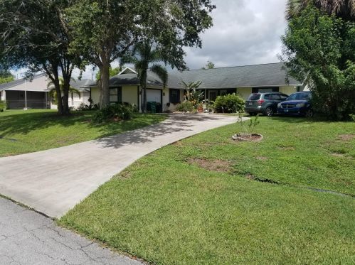 233 Walters Ter, Fort Pierce FL 34983-3733 exterior