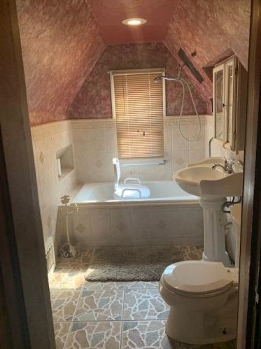 6502 Medford Ave, Milwaukee WI 53218-4837 exterior