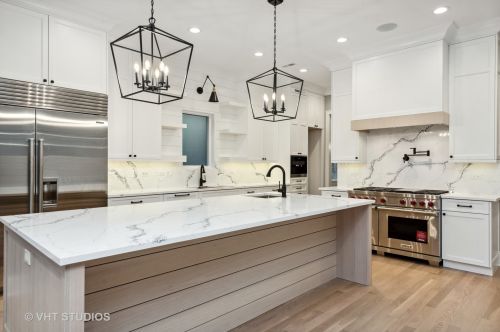 3854 Claremont Ave, Chicago IL 60618-3820 exterior