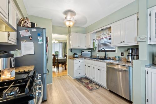 2524 60, Milwaukee WI 53219-2621 exterior