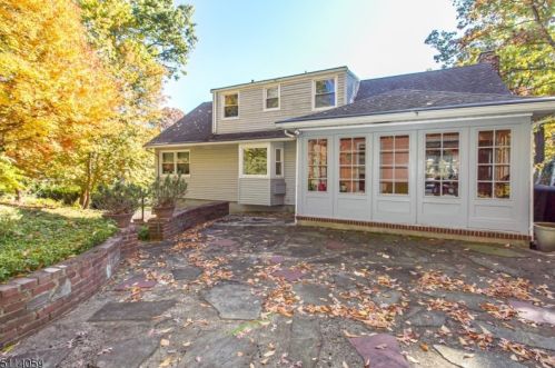 1490 Fox Trl, Mountainside NJ 07092-1301 exterior