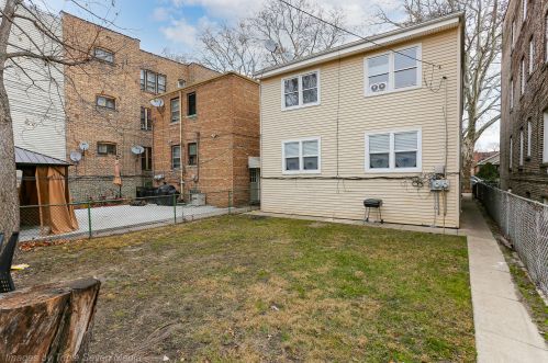 8122 Kingston Ave, Chicago IL 60617-1231 exterior