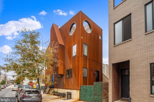 2401 Emerald St, Philadelphia PA  19125-1204 exterior