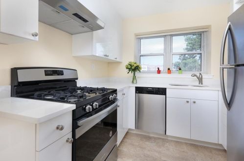 9 Alton Ct, Brookline, MA 02446-6590