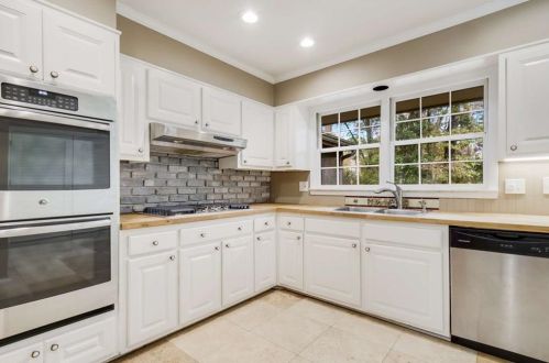 2607 Hawthorne Dr, Atlanta GA 30345-1328 exterior