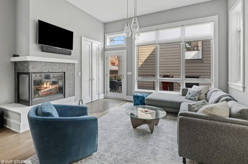 3621 Hermitage Ave, Chicago IL 60613-3507 exterior