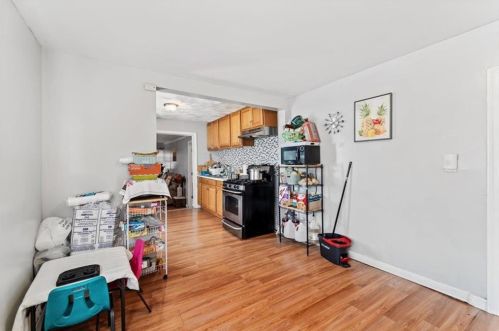 126 Moorefield St, Providence RI 02909-4835 exterior