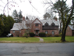 84 Gordon Rd, Newton, MA 02468-1219