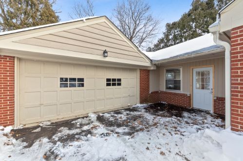 201 Rdg Ave, Bull Valley IL 60014-3421 exterior