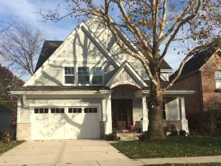 215 Hawthorne Ave, Elmhurst, IL 60126-3241