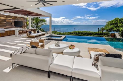 213 Kaalawai Pl, Honolulu HI 96816-4435 exterior