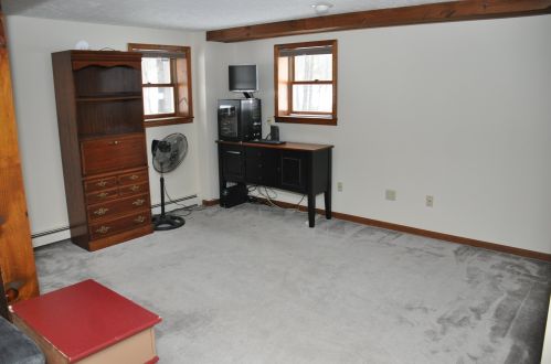 8 Brookwood Dr, Concord NH 03301-1800 exterior