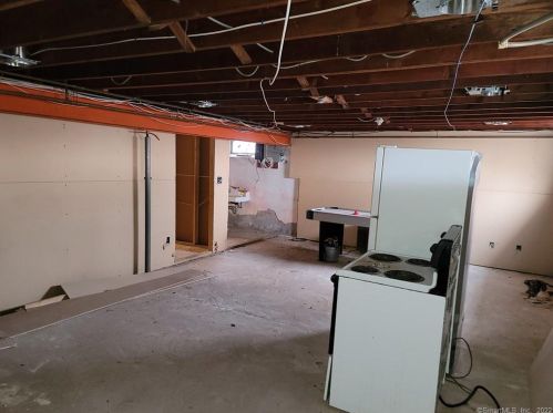 258 Sentinel Hl Rd, Derby CT 06418-2442 exterior