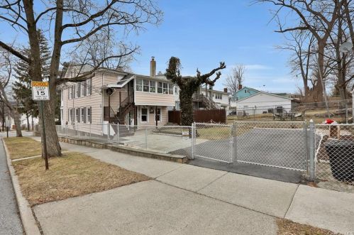 49 Delafield St, Poughkeepsie NY 12601-1708 exterior