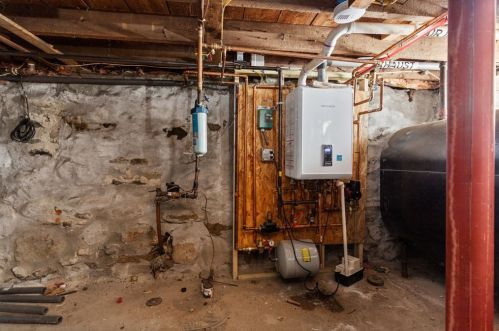 28 4 St, Taunton MA 02780-4812 exterior