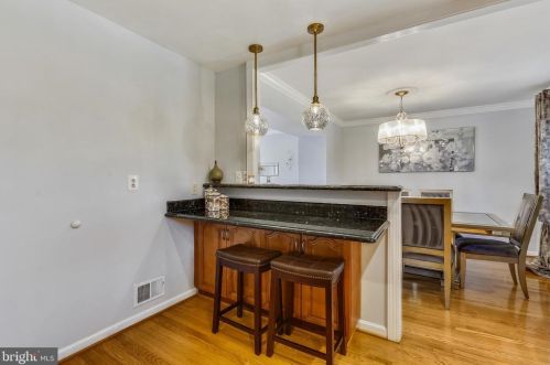 10 Grovepoint Ct, Rockville MD 20854-5505 exterior