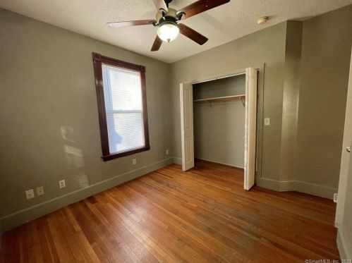 260 Main St, Meriden CT 06451-3859 exterior