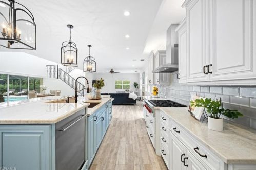 528 Devils Ln, Naples, FL 34103-3022