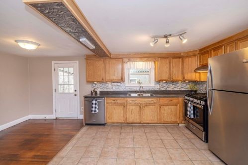 194 Hart St, Taunton MA 02780-6945 exterior