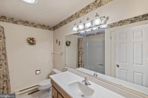 106 Lee Ann Ct, Hanover PA 17331-9560 exterior