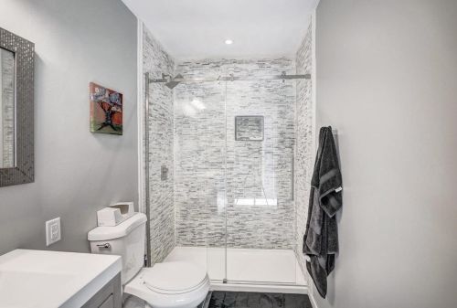 627 Dayton St, Madison WI  53703-2335 exterior