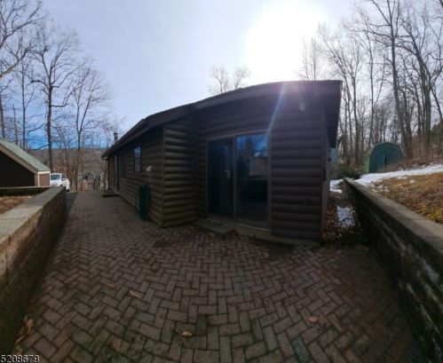 85 Lakeside Dr, Wantage NJ  07461-4360 exterior