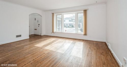 3028 Sherwin Ave, Chicago, IL 60645-1134